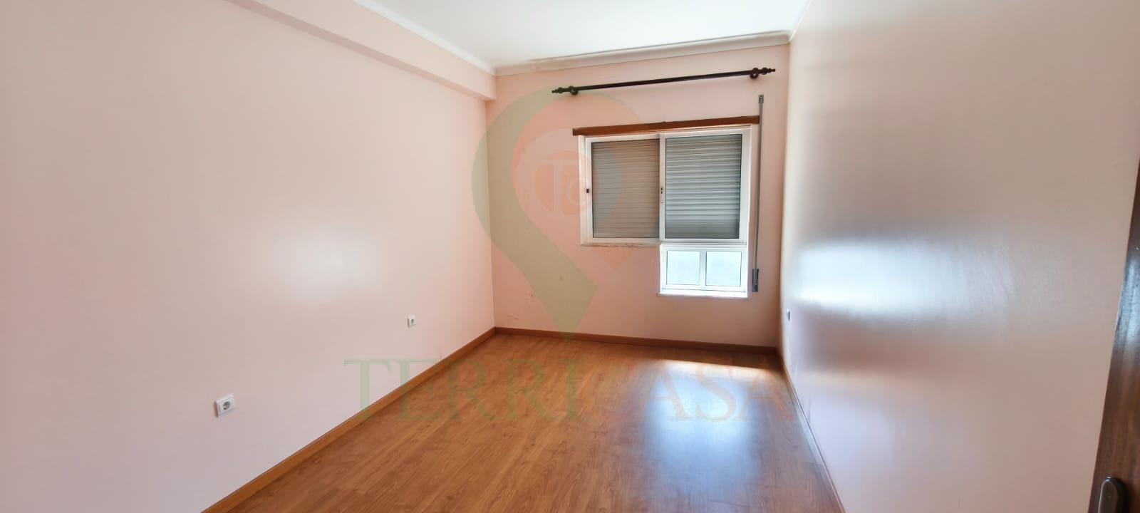 1600