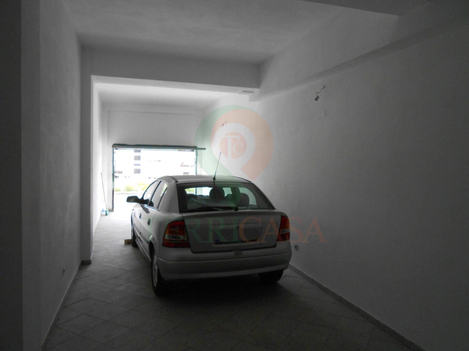 GARAGEM- CASTRO DAIRE